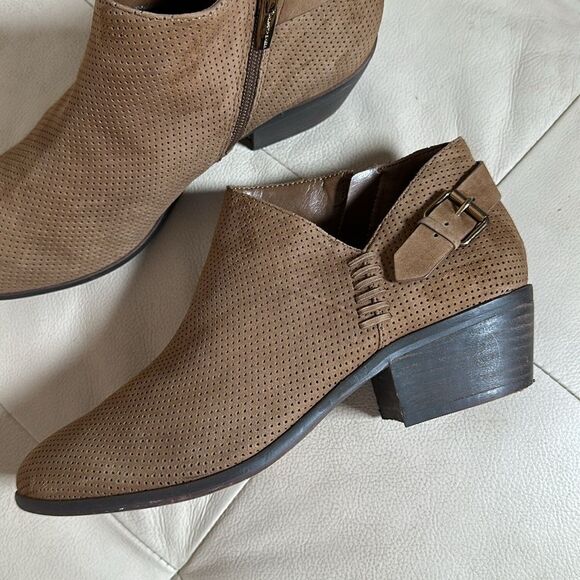 Vince Camuto ankle boots - Picture 3 of 10